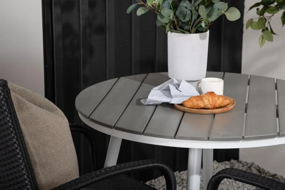 Ümmargune õuesöögigrupi komplekt Break – hall WPC laud, valged alumiiniumjalad ja mustad kunstrotangist toolid, GR22682 – 9