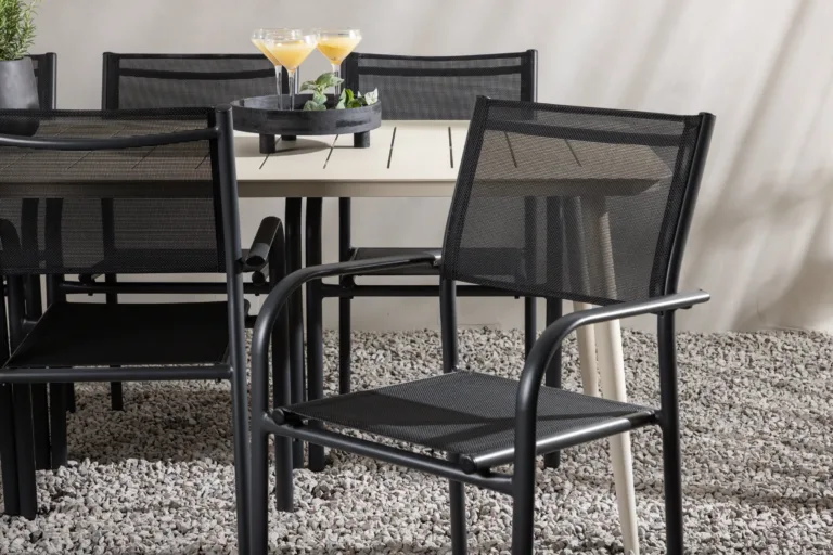 Beežist alumiiniumist söögilaud Lina mustade Santorini virnastatavate toolidega (õuemööbli komplekt, 200 × 90 cm) - GR22733