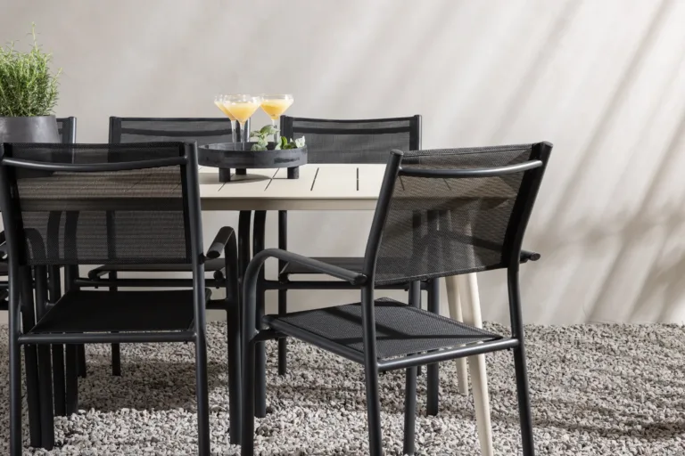 Beežist alumiiniumist söögilaud Lina mustade Santorini virnastatavate toolidega (õuemööbli komplekt, 200 × 90 cm) - GR22733