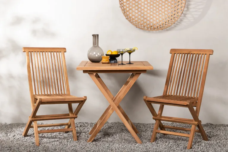 Kokkupandav tiigipuust aiakomplekt Kenya – laud 70 × 70 cm, 2 tooli - GR22798
