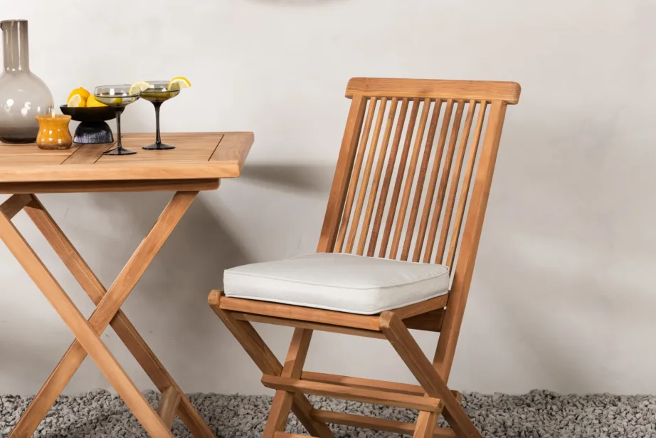 Kenya ristkülikukujuline tiikpuust aiamööbli komplekt (kokkupandavad toolid, padjad kaasas, laud 70×70 cm), GR22810 – 9