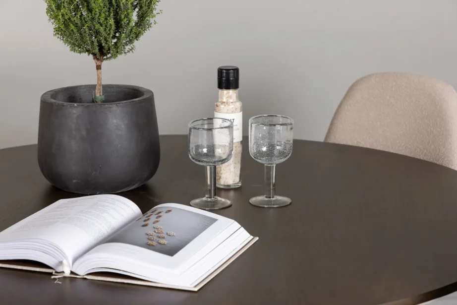 Ümmargune tumepruun söögilaud Kaseindon ja beežide bukleekangaga Polar toolidega komplekt, GR23849 – 6