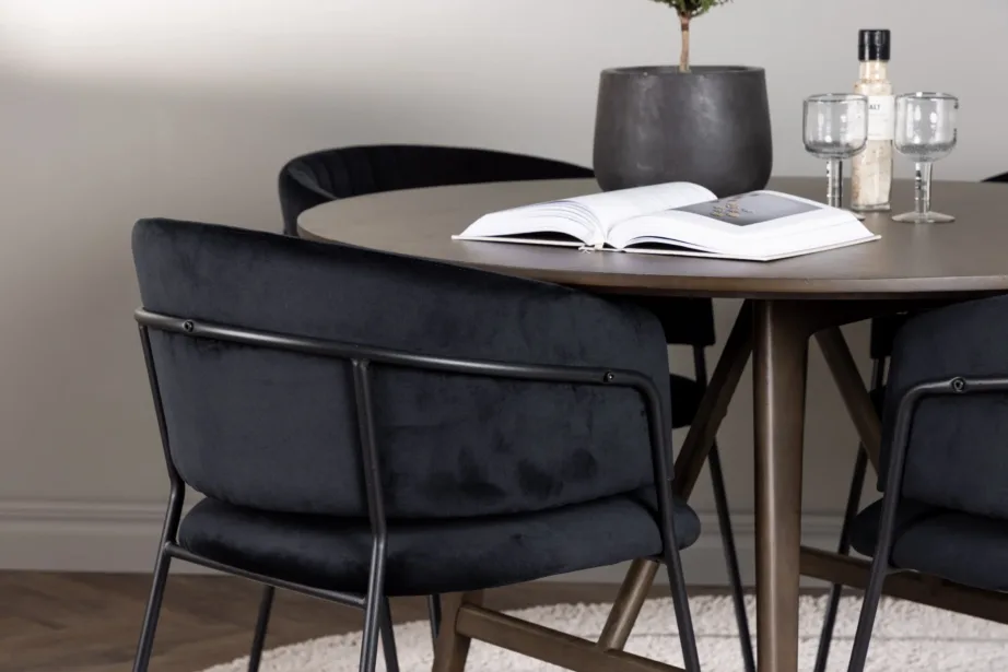 Ümmargune söögilaud Kaseindon toolidega (tumepruun MDF, kummipuu) ja musta velvetkattega Selma toolid, GR23854 – 5