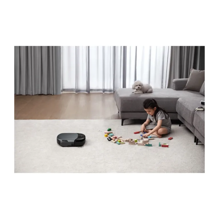 Anker Eufy Omni S1 robottolmuimeja puhastab põrandanurka