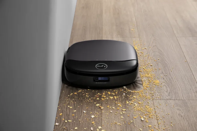 Anker Eufy S1 Pro automaatjaam ja robot tolmuimeja paigal