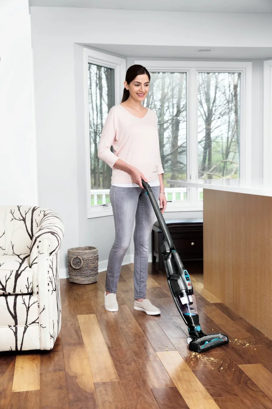 Bissell MultiReach Essential 18V must/sinine juhtmevaba varstolmuimeja ja käsitolmuimeja – 12