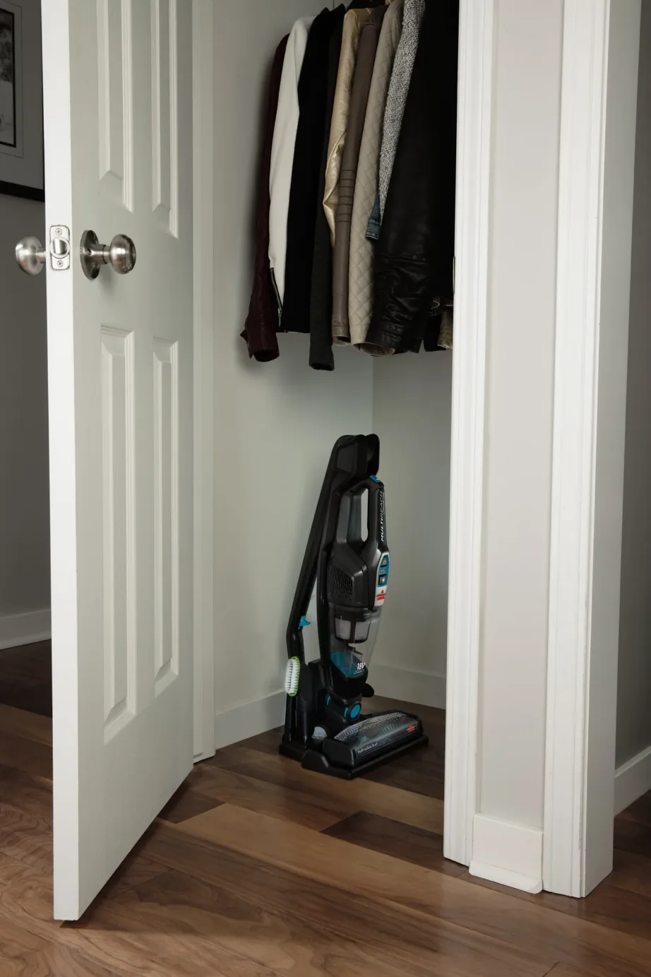 Bissell MultiReach Essential 18V must/sinine juhtmevaba varstolmuimeja ja käsitolmuimeja – 26