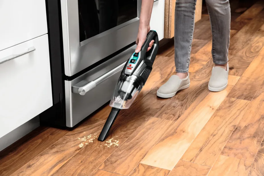 Bissell MultiReach Essential 18V must/sinine juhtmevaba varstolmuimeja ja käsitolmuimeja – 28