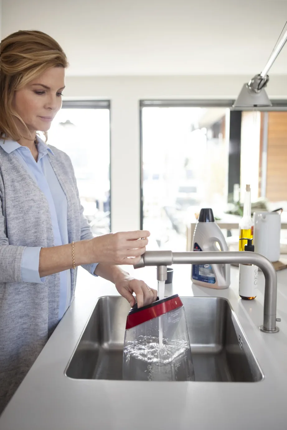 Bissell ProHeat 2x Revolution punane/titaan vaibapesur 800 W 3,7 L 32 cm – 3