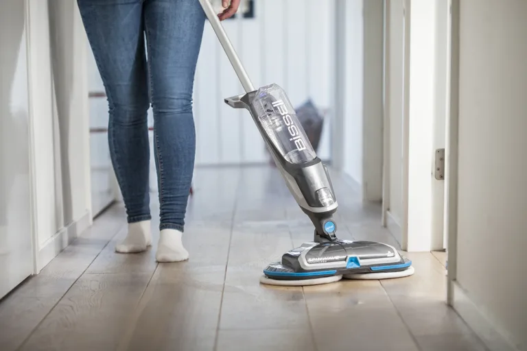 Bissell juhtmevaba elektriline mop kodus kasutuses