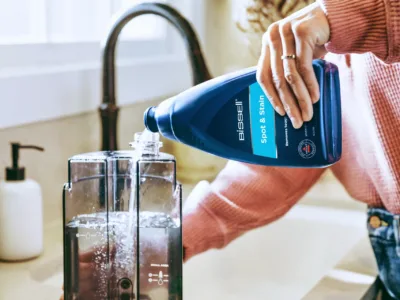 Bissell vaibaplekkide puhastusvedelik 1000 ml kasutuses