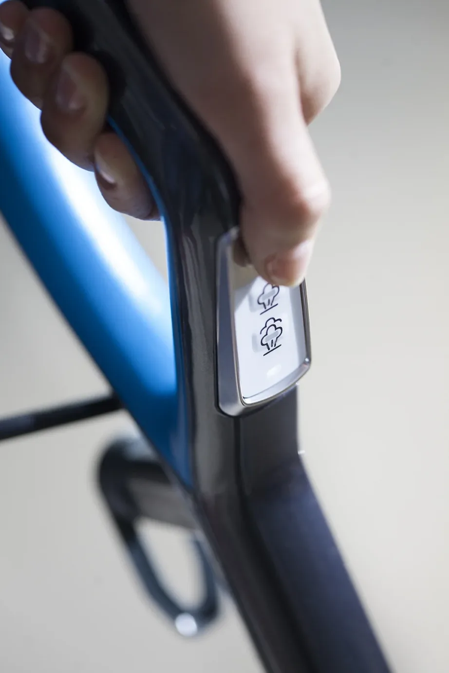 Bissell Vac & Steam 1600 W sinine/titaan tolmuimeja-aurupesur kõvapõrandatele 28 cm – 16