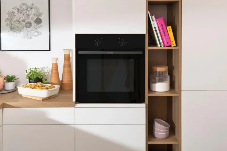 Gorenje must elektriahi BO6615E01B parempoolsest nurgast
