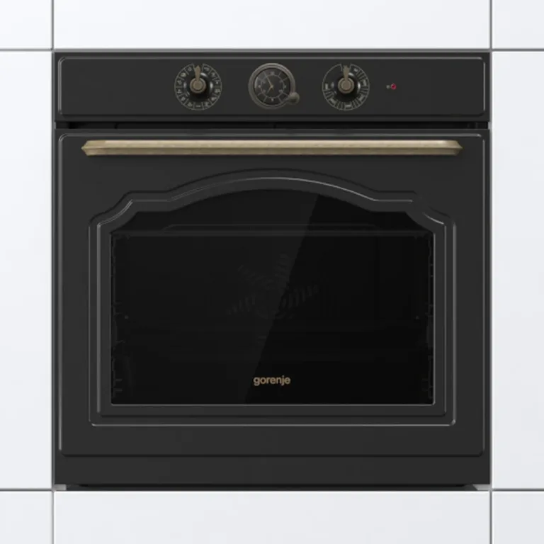 Gorenje musta elektriahju avatud uks, restid sees