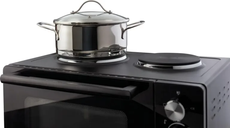 Gorenje OM30GBX mini-ahi küpsetab pitsa ja köögivilju