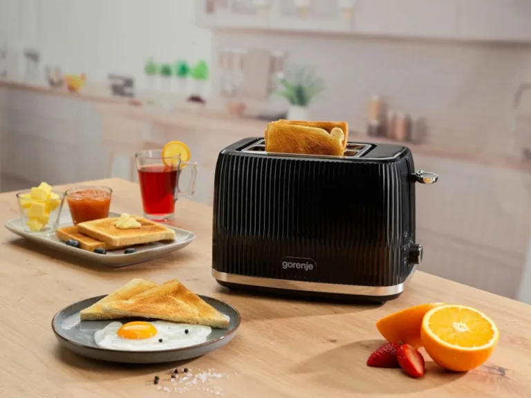 Gorenje röster köögilaual, röstsaia ja hommikusöögiga