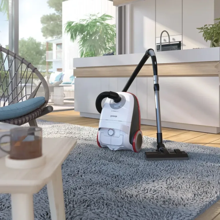 valge Gorenje tolmuimeja kotiga tagaosas HEPA filtriga