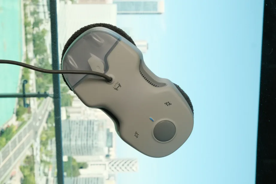 HUTT C7 juhtmega valge aknapuhastusrobot, 5500 Pa, lai veepihustus – 6