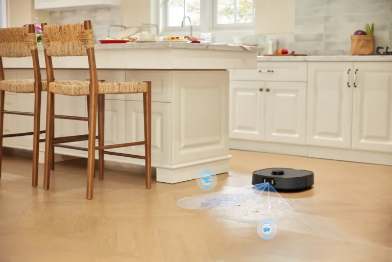 must Midea robot tolmuimeja koristamas põrandat servadelt