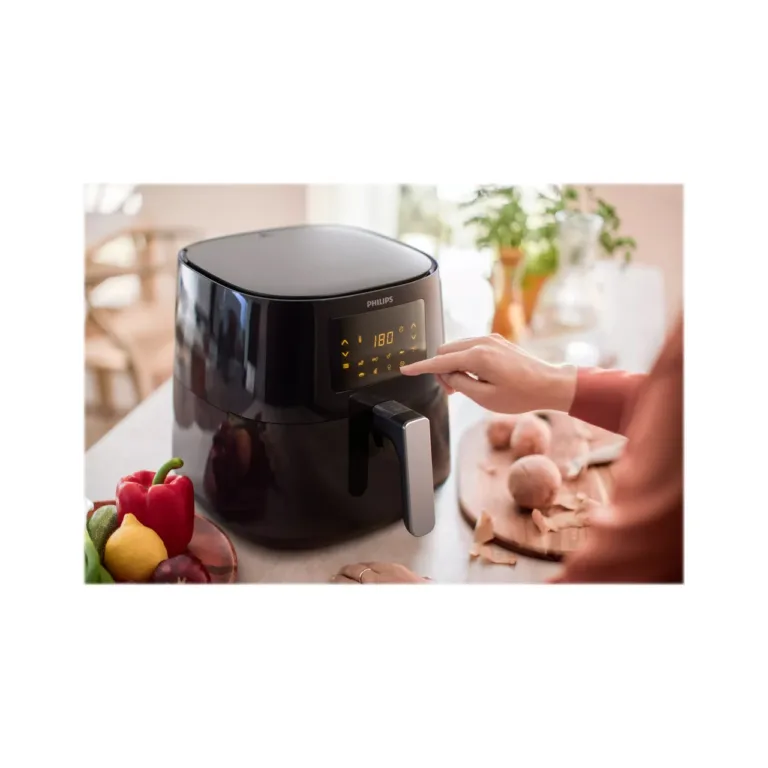 Philips Airfryer XL must köögis värskete köögiviljade kõrval