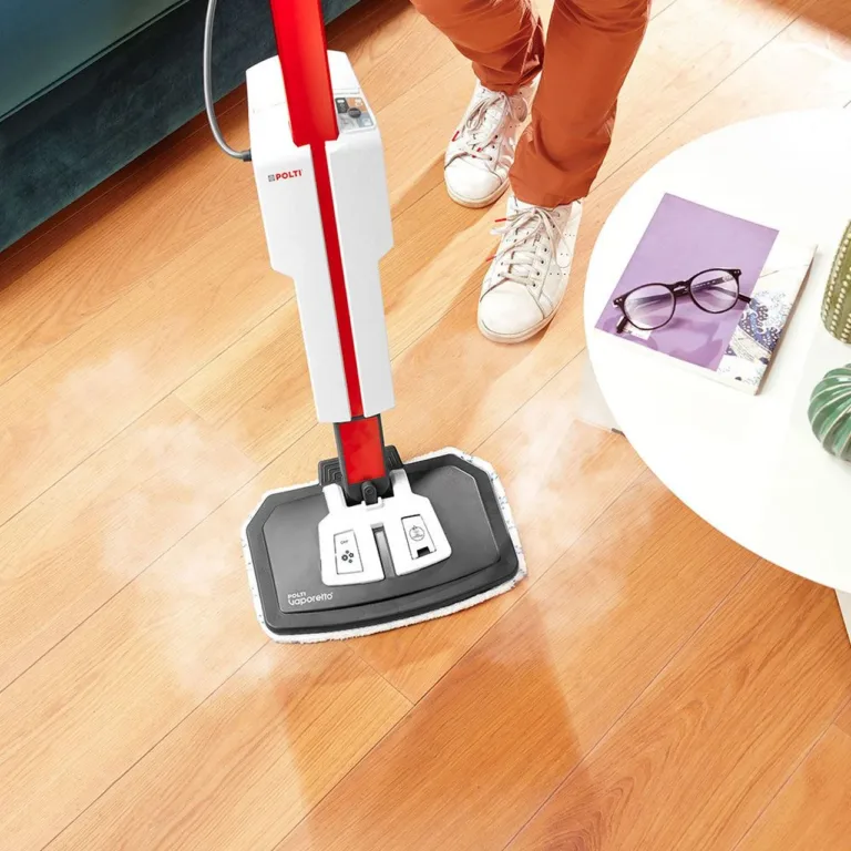 Punase aurumopi juhtpaneel kaasaskantava puhastajaga