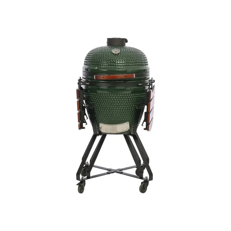 roheline kamado grill 21 tolli - Avatud grill kergelt nurga alt, taust valge, sobiv alternatiivina, kuid mitte nii sümeetriline kui parimad.