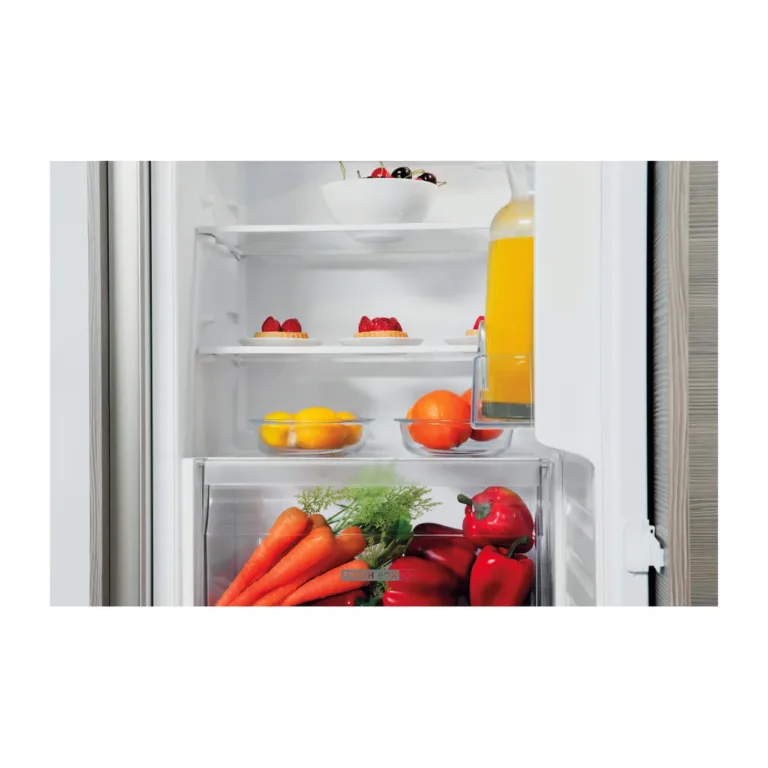 Whirlpool inox külmiku ukseriiulid täidetud toiduainetega