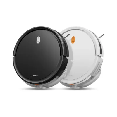 xiaomi must robottolmuimeja ja valge tolmuimeja kõrval