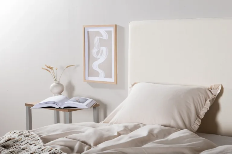 Saga voodipeatsi kate, 100% puuvillast, murdvalge, 180 x 140 cm - 15976-501