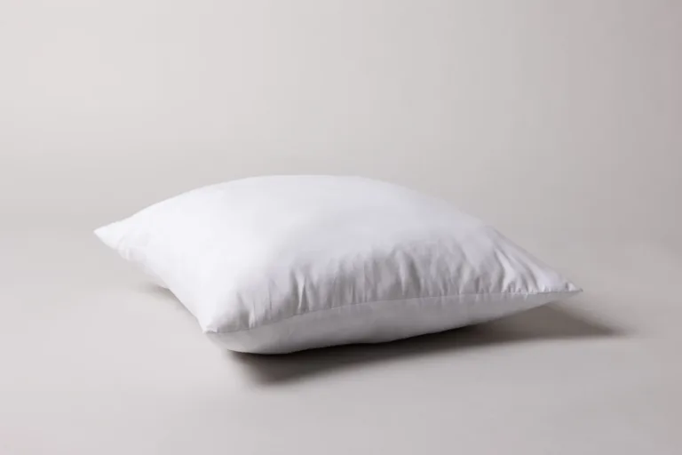 Stella sarja valge sisepadi, mikrokiud, 50 × 50 cm - 16039-100