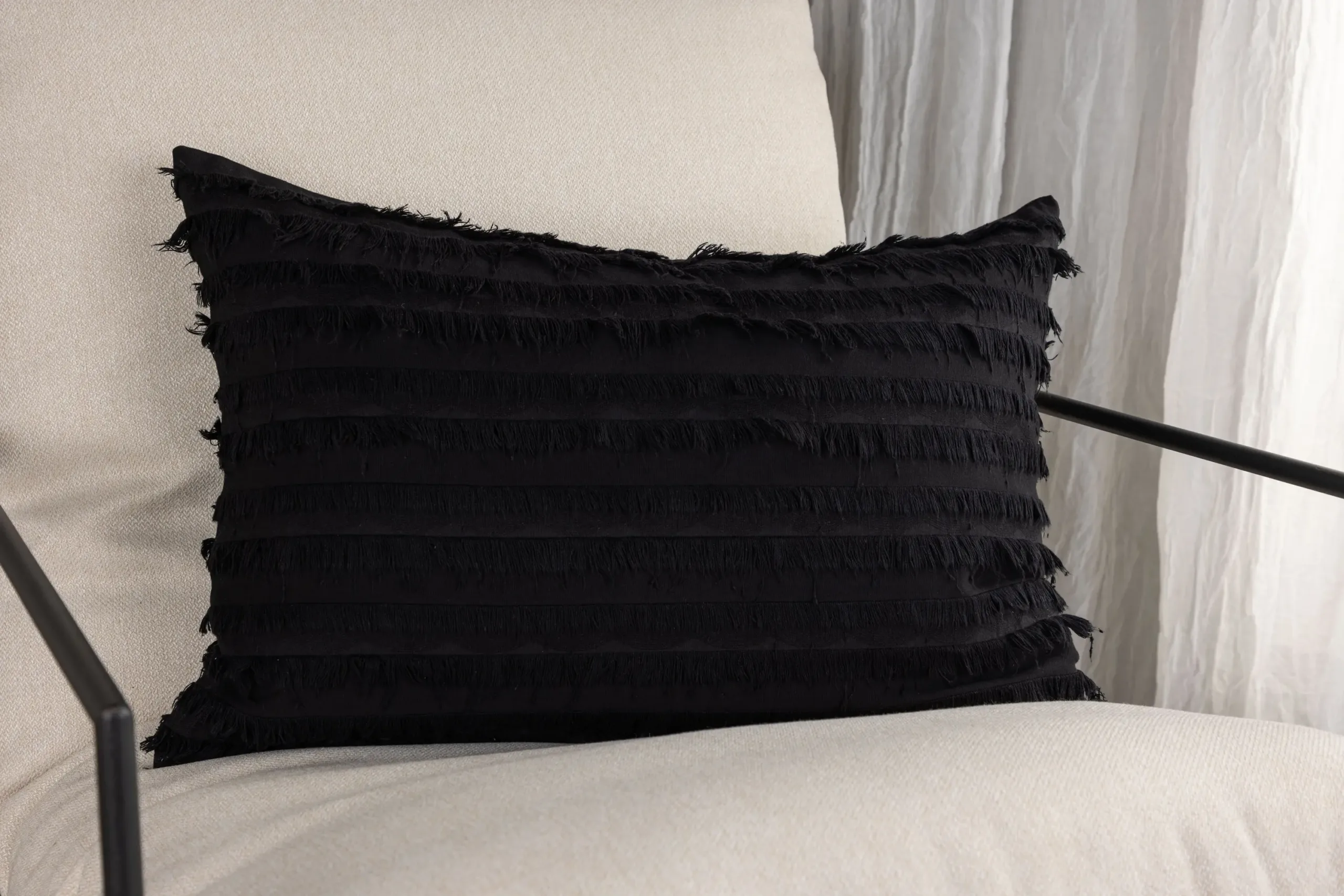Must puuvillane dekoratiivpadjakatte Edith 40 × 60 cm - 16070-500