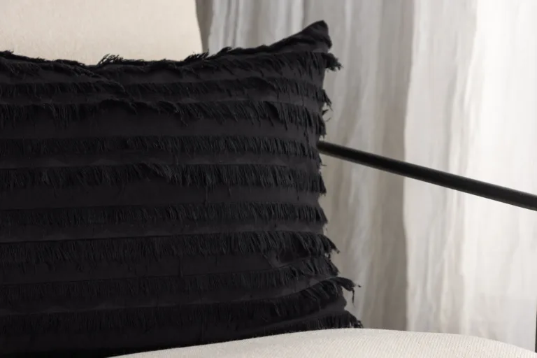 Must puuvillane dekoratiivpadjakatte Edith 40 × 60 cm - 16070-500