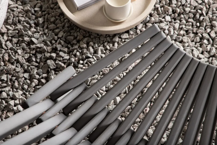 Akaatsiapuidust lounge-tugitool Asta, tumehall, kaelapadjaga, 2104-077 – 10