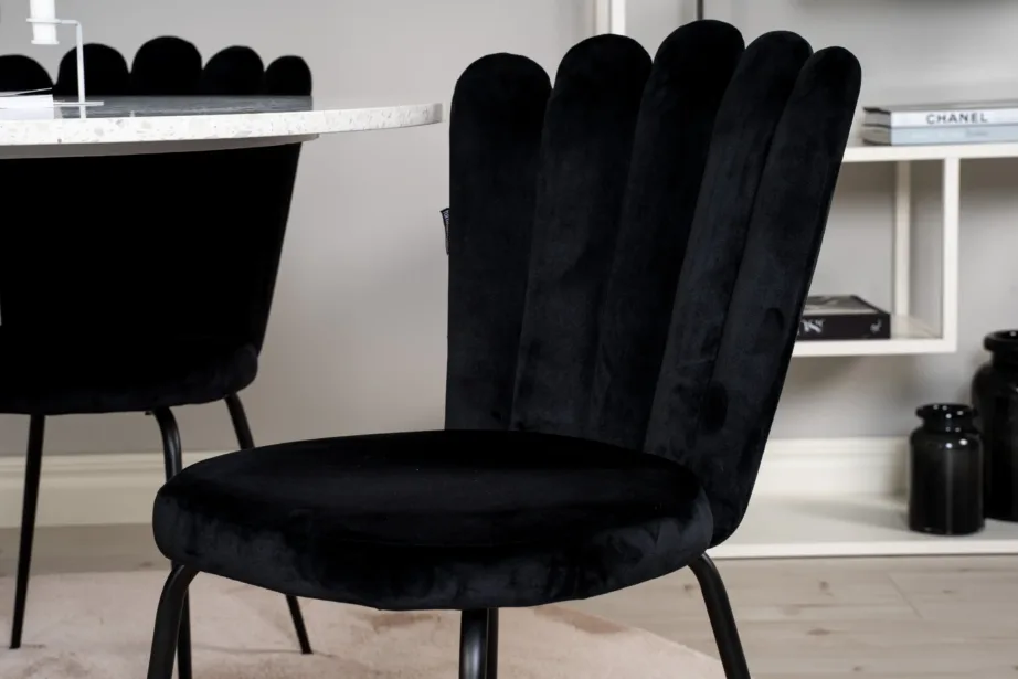 Razzia ümmargune valge terrazzo söögilaud ja mustad sametist toolid Limhamn, GR19214 – 5