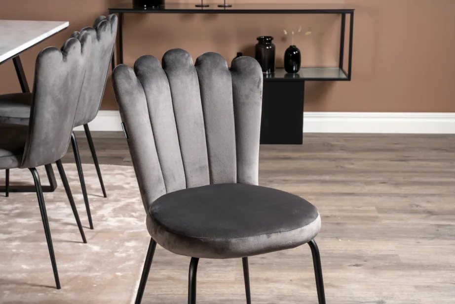 Valgest marmorist Estelle söögilaud mustade jalgadega ja hallid sametist Limhamni toolid, GR19240 – 8