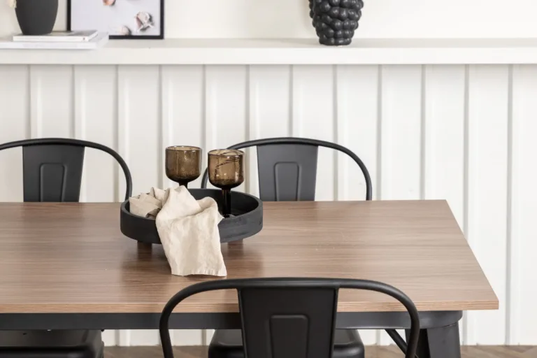 Pähklitooni MDF-lauaplaadiga söögitoakomplekt Tempe, musta metallraamiga (1 laud ja 4 tooli) - GR22992