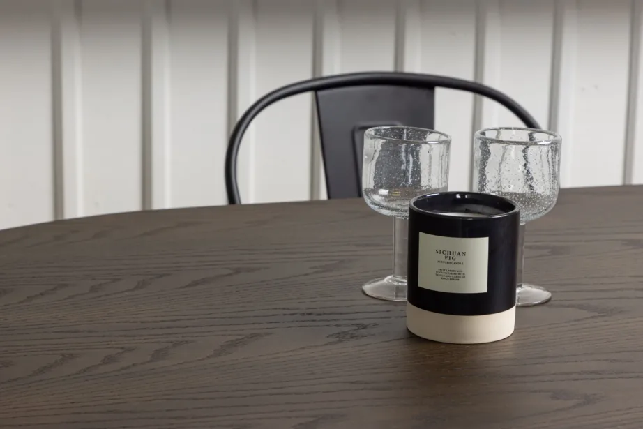 Ovaalne söögilauakomplekt Stone mokkavärvi MDF-lauaplaadi ja mustade metallist Tempe toolidega, GR23048 – 11