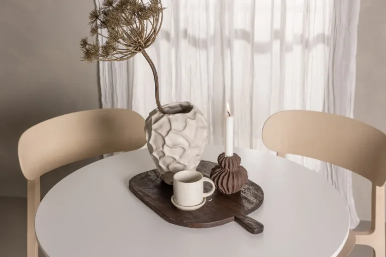 Ümmargune söögikomplekt Hamden valge laua (MDF, ø80 cm) ja beežide plasttoolidega Åstol, 4 tk - GR23457