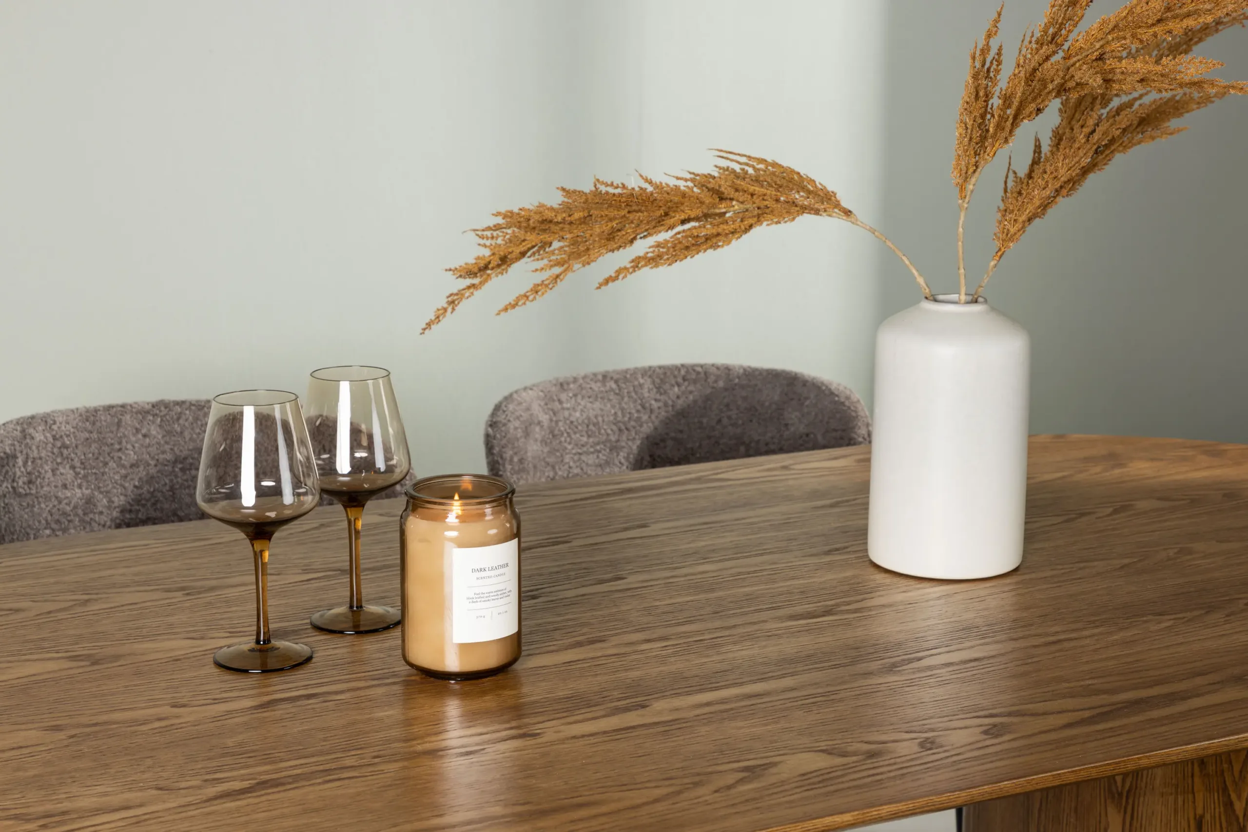 Ovaalne söögilauakomplekt Isolde (naturaalne MDF) ja Modesto buklee toolid (tumehall, mustad terasjalad) - GR23653
