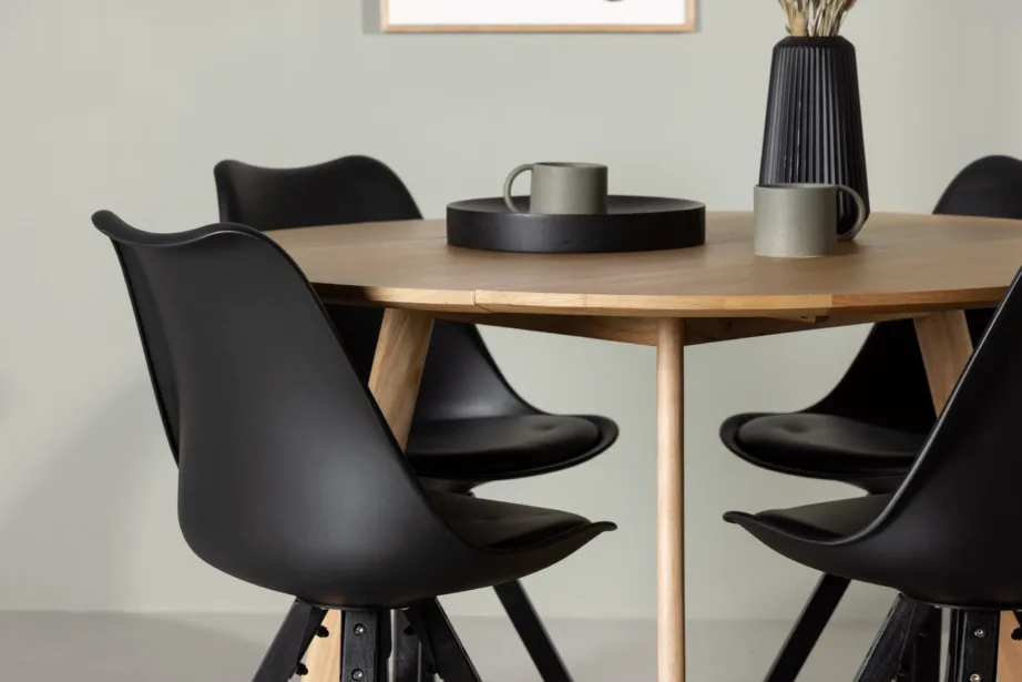 Ümmargune söögilauakomplekt Yakidon (tammelaadne MDF, kummipuu) ja mustad polüpropüleenist Zeno toolid, GR23878 – 5