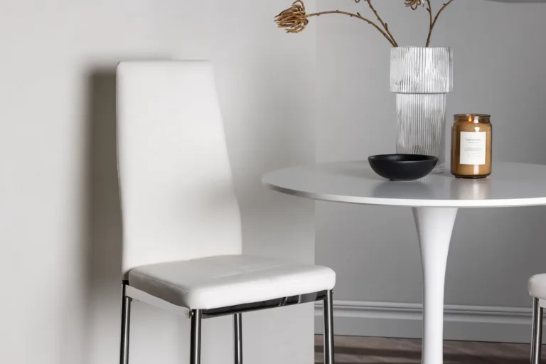 Ümmargune valge söögilauakomplekt Hamden kahe Pastill tooliga (MDF, kunstnahk, Ø60 cm) - GR23915