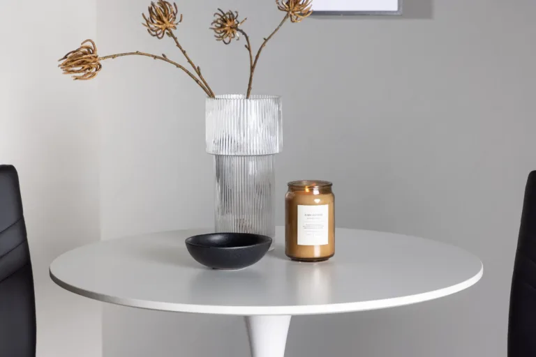 Ümmargune valge söögikomplekt Hamden 80 cm lauaga ja musta kunstnahaga Lily toolidega - GR23916