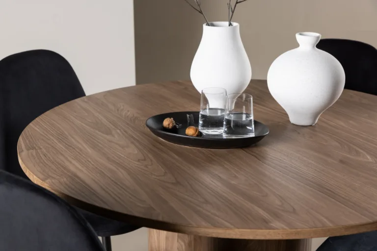 Ümmargune söögilauakomplekt Olivia pruun MDF laud ja mustad velvetkattega Polar toolid (110 cm) - GR24466