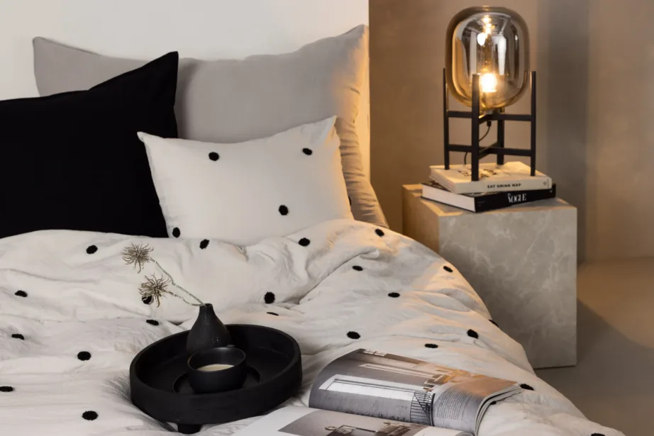 Helehall mikrokiust voodipesukomplekt Loke mustade tuftdetailidega, 16011-502 – 5