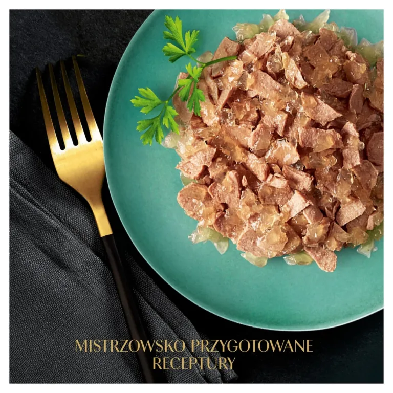 Sheba Delicacy märgtoit taldrikul ja kuldne kahvel