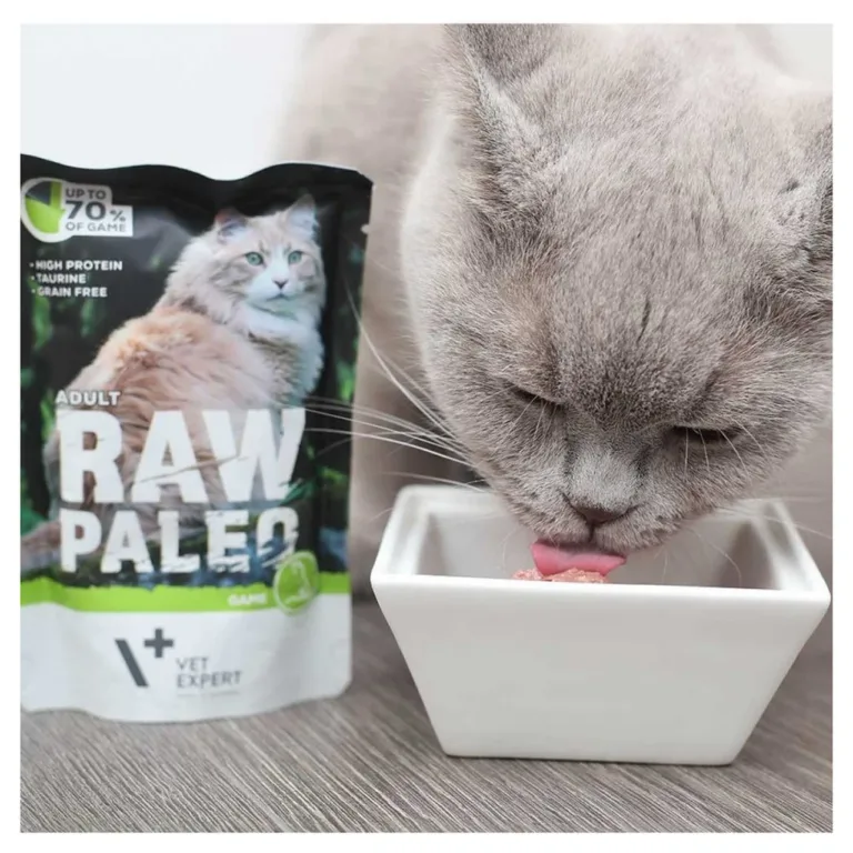 hirveliha märgtoit kassile VetExpert Raw Paleo Adult kass sööb
