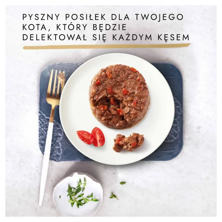 Serveeritud Purina Gourmet Gold veiseliha ja tomatiga taldrikul
