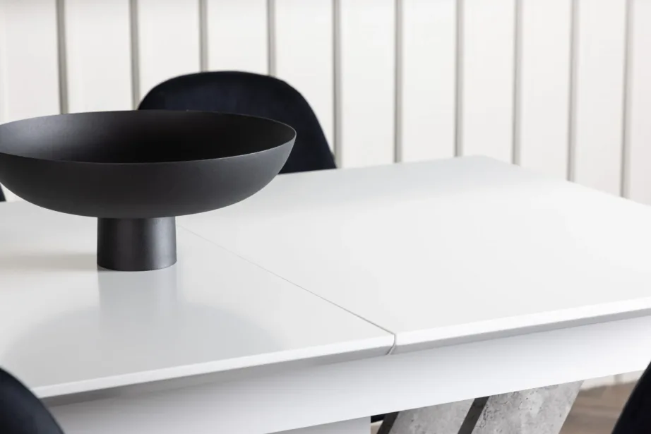 Pikendatav valge söögilaud Disa ja mustad Polar toolid, GR23593 – 7
