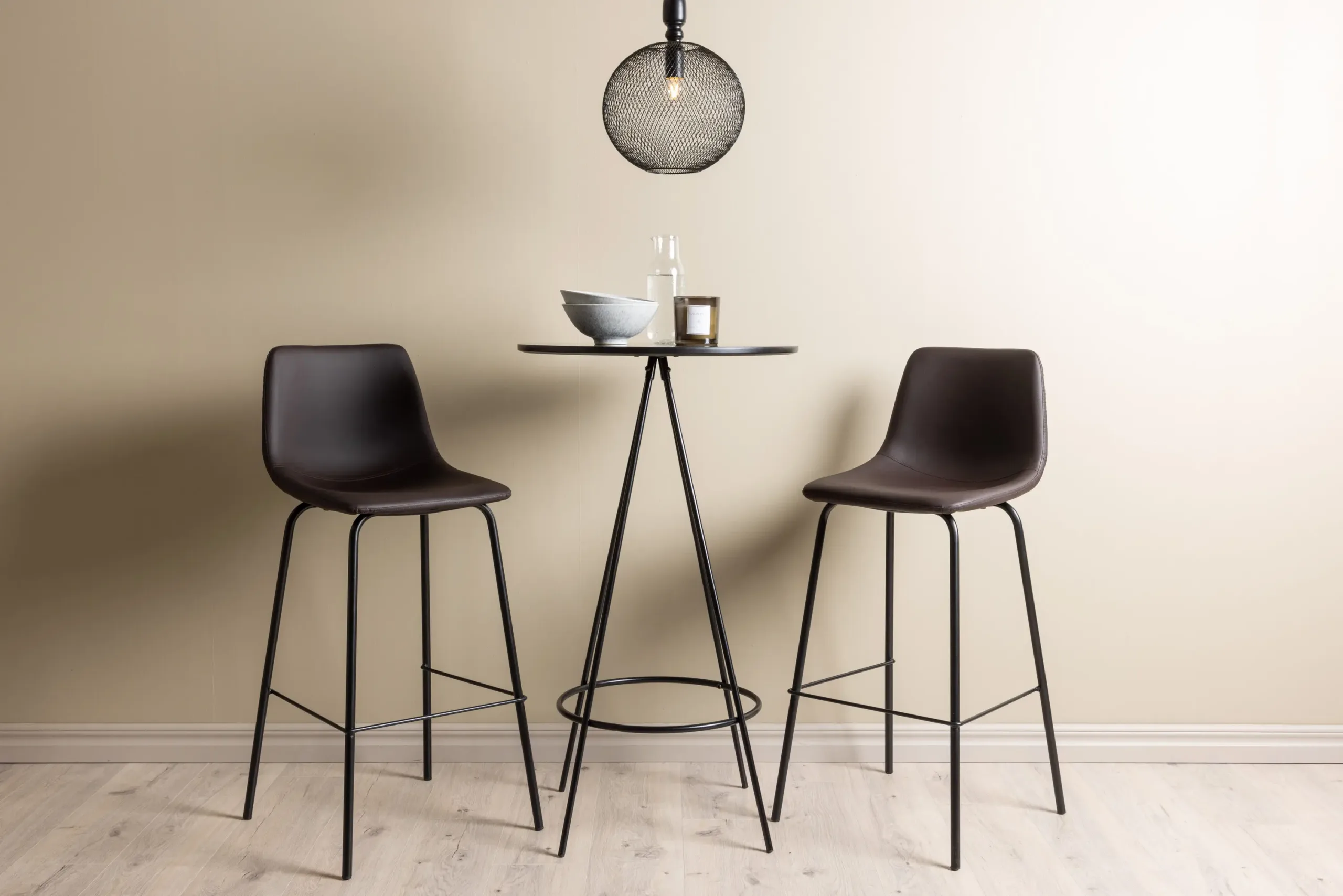 Ümmargune baarilaud Bistro musta lauaplaadiga (∅60 cm) ja pruun baaritool Alexi – komplekt - GR23688