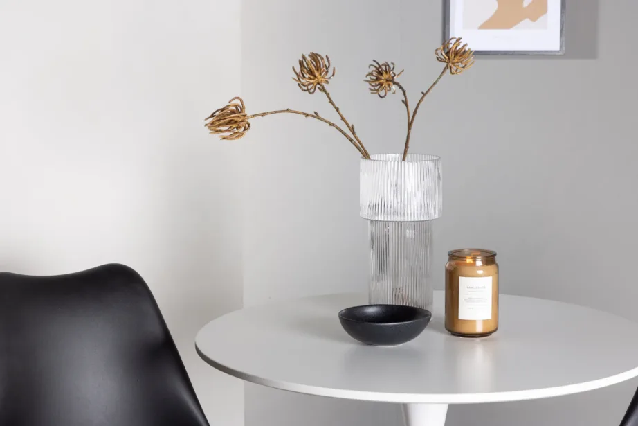 Hamdeni ümmargune valge söögilaud ja 2 musta Zeno tooli (valge MDF), GR23921 – 10